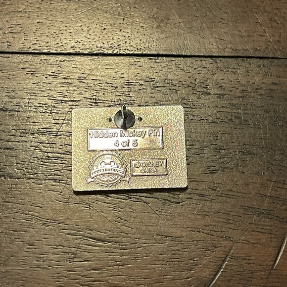 Disney Trading Pins 75175 WDW - 2010 Hidden Mickey Series - Disney Resorts - Picture 2 of 3